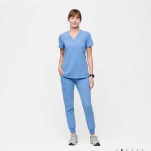 Figs Catarina One-Pocket Scrub Top and bottom